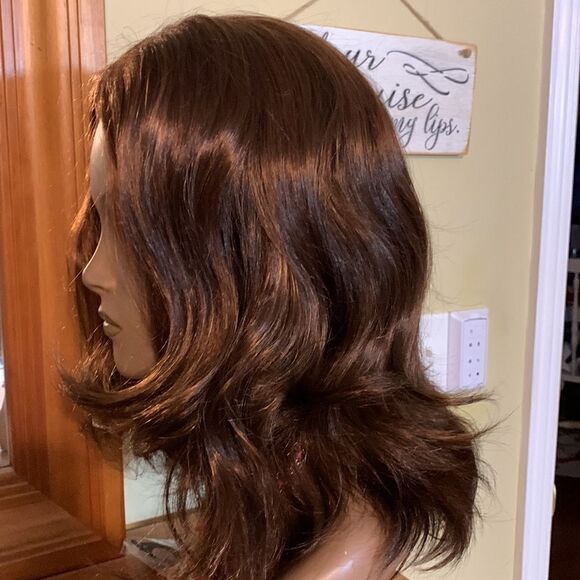 Brown wavy wig. Combs smoothly like hair.  Not sure if it's real/synthetic. - Picture 3 of 14